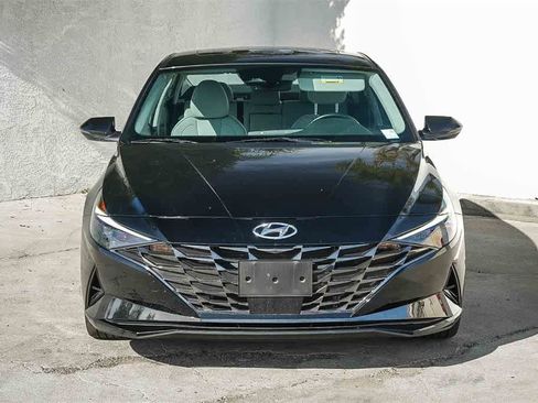 Used 2023 Hyundai Elantra Limited image 2