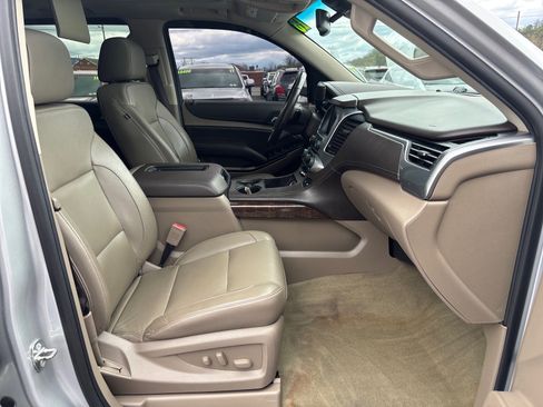 Used 2018 Chevrolet Suburban LT image 19