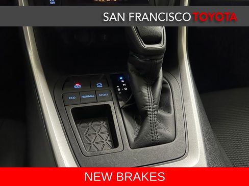 Used 2021 Toyota RAV4 LE image 22