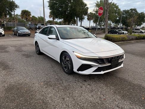 Used 2025 Hyundai Elantra SEL image 7