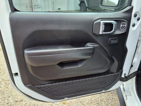 Used 2021 Jeep Gladiator Willys image 14