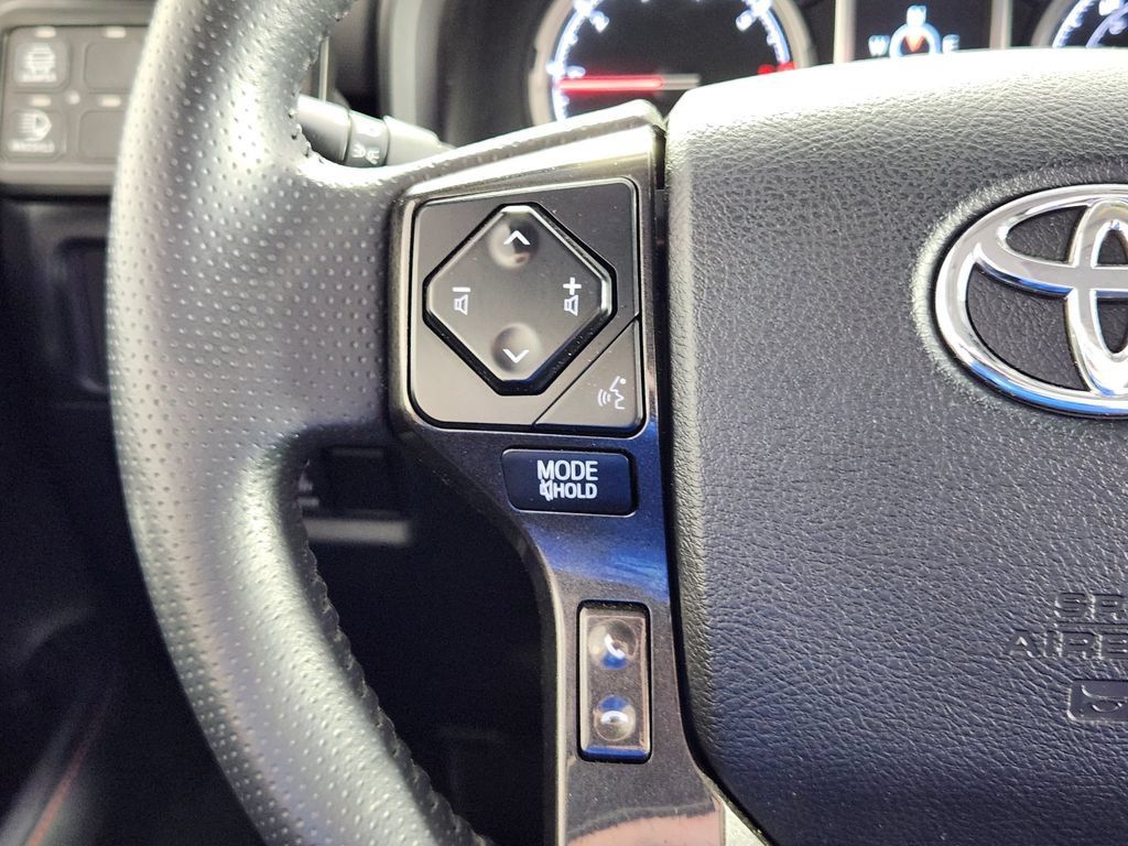 Used 2021 Toyota 4Runner TRD Off-Road Premium w/ Moonroof Package AWD/4WD image 18