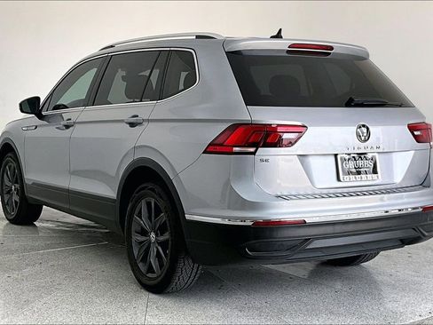 Used 2022 Volkswagen Tiguan SE image 2