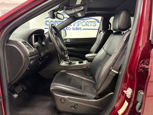 Used 2018 Jeep Grand Cherokee Altitude AWD/4WD image 9