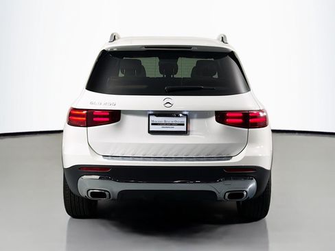 Used 2026 Mercedes-Benz GLB 250 image 3