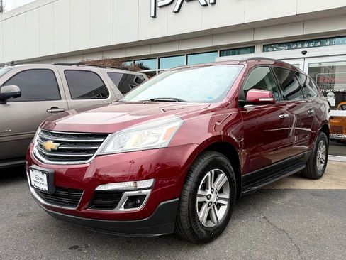 Used 2017 Chevrolet Traverse LT image 3