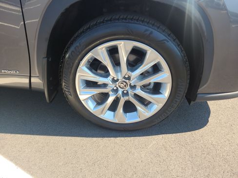 Certified 2025 Toyota Highlander Limited AWD/4WD image 12