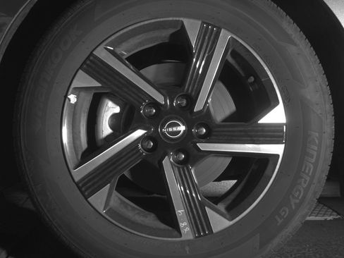 Used 2025 Nissan Sentra SV FWD image 12