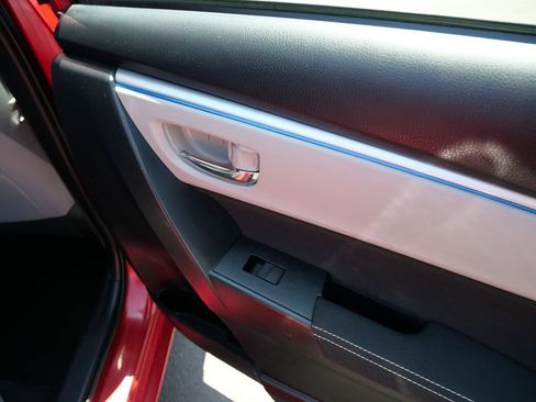 Used 2016 Toyota Corolla LE FWD image 33