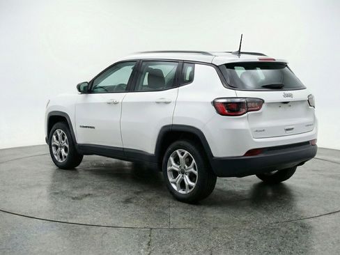 Used 2025 Jeep Compass Latitude image 6
