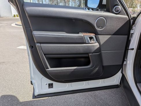 Used 2018 Land Rover Range Rover Sport HSE image 12