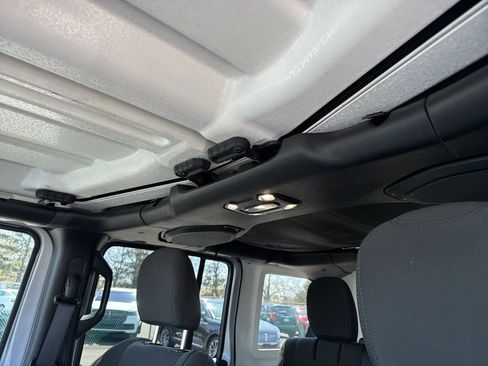 Used 2023 Jeep Wrangler Unlimited Rubicon 4xe w/ Cold Weather Group AWD/4WD image 31