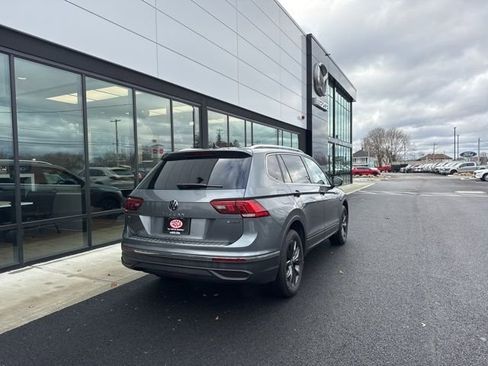 Used 2022 Volkswagen Tiguan SE AWD/4WD image 3