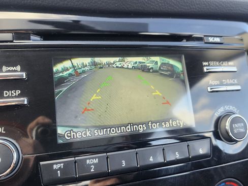 Used 2018 Nissan Rogue Sport S image 2