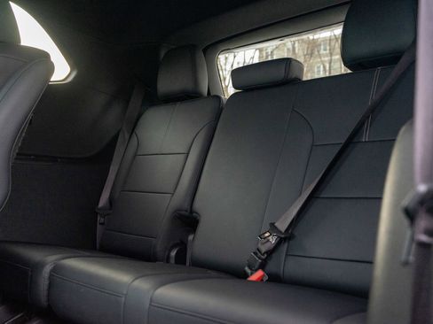 Used 2024 GMC Acadia Elevation image 28