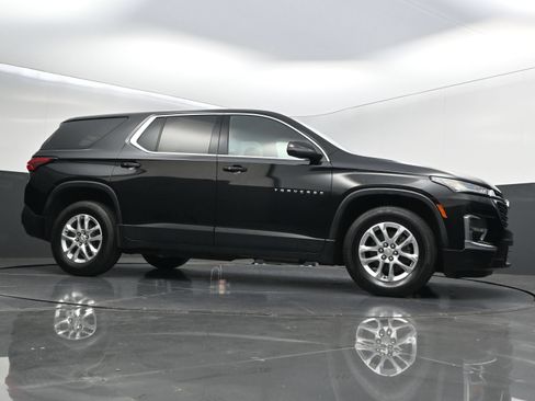 Used 2023 Chevrolet Traverse LS FWD image 42
