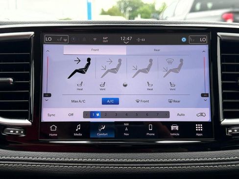 Used 2024 Chrysler Pacifica Limited FWD image 42