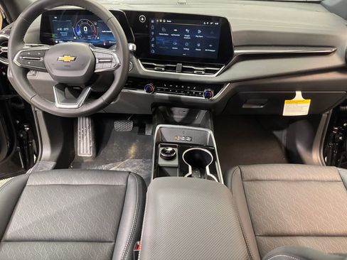 New 2026 Chevrolet Equinox LT w/ Convenience Package II AWD/4WD image 10