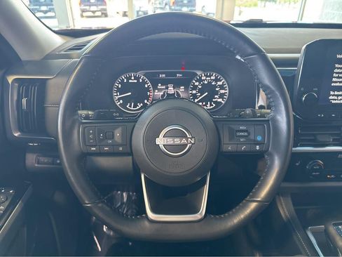 Used 2023 Nissan Pathfinder SL AWD/4WD image 22