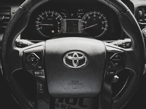 Used 2016 Toyota 4Runner Trail AWD/4WD image 9