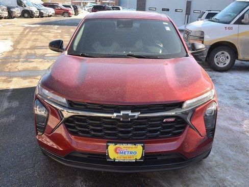 Used 2024 Chevrolet Trax RS image 3