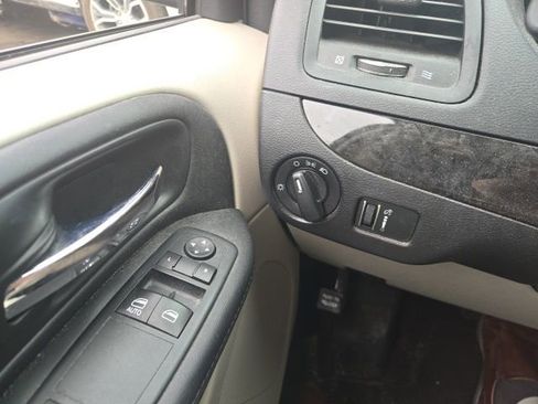 Used 2015 Dodge Grand Caravan American Value Package w/ UConnect Hands-Free Group image 17