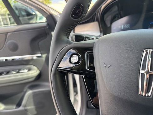 Certified 2025 Lincoln Corsair Reserve AWD/4WD image 33