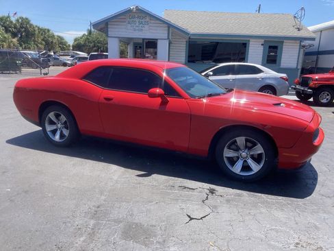 Used 2015 Dodge Challenger SXT image 11