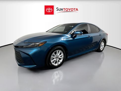 Used 2025 Toyota Camry LE FWD image 9
