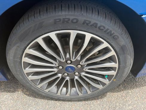 Used 2017 Ford Fusion SE w/ Fusion SE Technology Package FWD image 12