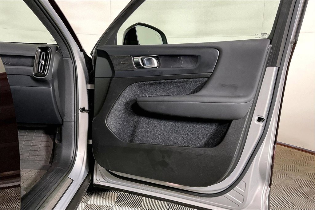 Used 2023 Volvo XC40 Recharge Ultimate w/ Protection Package Premier AWD/4WD image 23