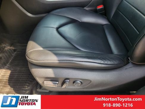 Used 2020 Toyota Highlander XLE AWD/4WD image 24