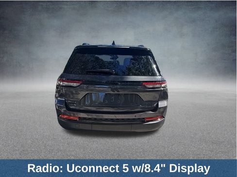 Used 2024 Jeep Grand Cherokee Altitude image 7