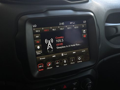 Used 2022 Jeep Renegade Latitude AWD/4WD image 16