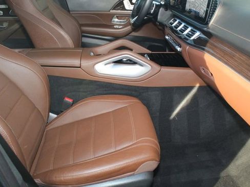 Used 2024 Mercedes-Benz GLS 450 4MATIC image 3