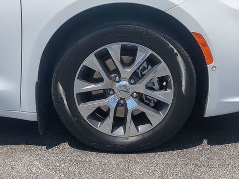 Certified 2023 Chrysler Pacifica Pinnacle FWD image 11