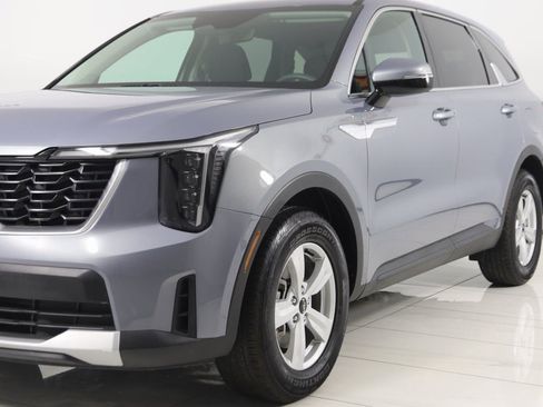 Used 2025 Kia Sorento LX image 51