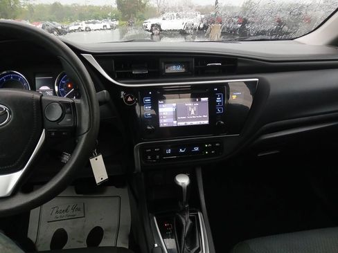 Used 2019 Toyota Corolla LE FWD image 15