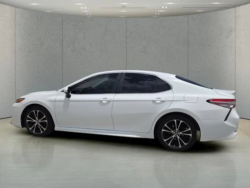 Used 2018 Toyota Camry SE FWD image 8