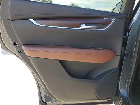 Used 2020 Cadillac XT5 Premium Luxury image 11