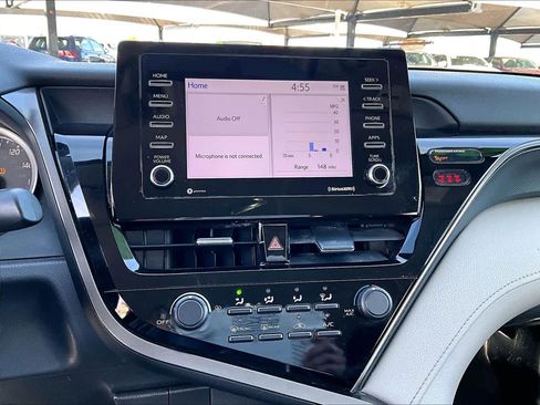 Used 2021 Toyota Camry LE image 31