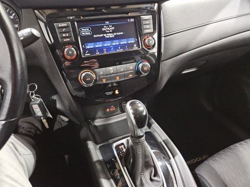 Used 2020 Nissan Rogue S w/ Special Edition Package image 23