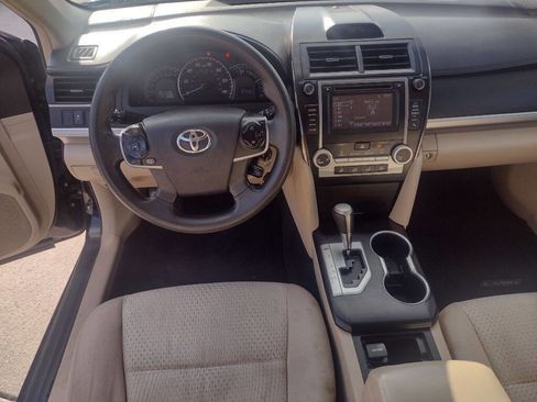 Used 2014 Toyota Camry L image 14