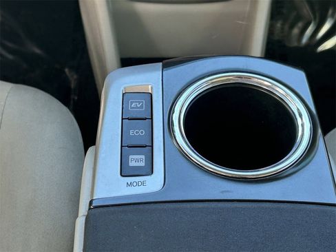 Used 2013 Toyota Prius V Two image 22