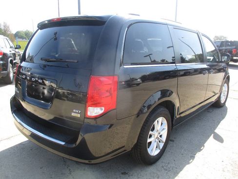 Used 2018 Dodge Grand Caravan SXT image 6