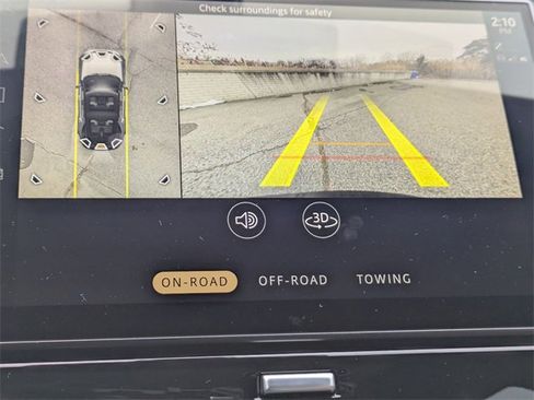 Used 2024 Land Rover Discovery Dynamic SE image 10