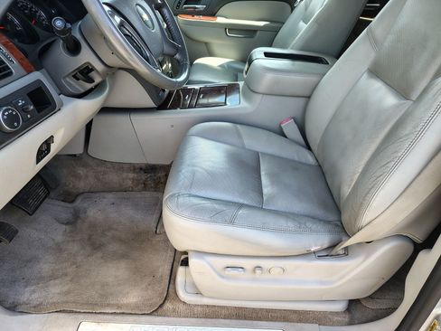 Used 2011 Chevrolet Tahoe LTZ RWD image 15