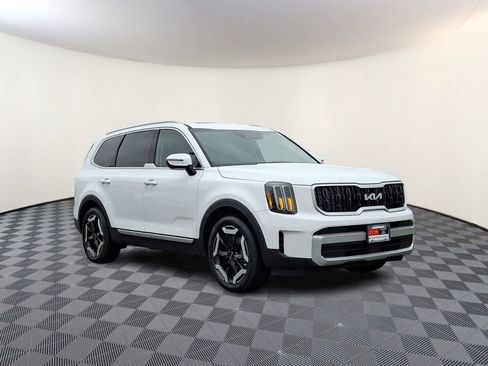 Used 2024 Kia Telluride EX image 4
