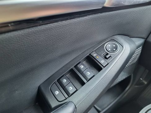 Certified 2025 Kia Seltos EX FWD image 20