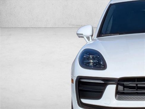 New 2025 Porsche Macan image 12